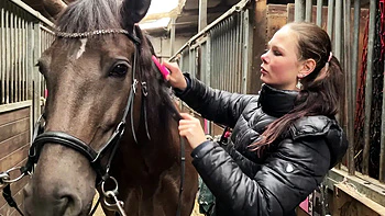Sasha, 22 years old, horse riding expert! - Jacquie et Michel TV videos