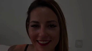 Ava thanks Joss for her help - Jacquie et Michel TV videos