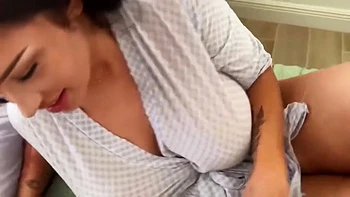 Vivian Taylor - Busty Big Step Sister Shares The Bed (91125) videos