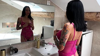 Lila likes a certain literature... - Jacquie et Michel TV videos