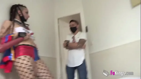 Cosplayer accepts the challenge and seduces random dudes in the street videos