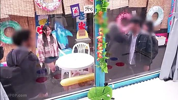 251130男女でツイスターゲームをプレイg3 videos