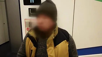 ミニスカ美女が中年男とデートしてホテルでセクシー紐パンティチラリ videos