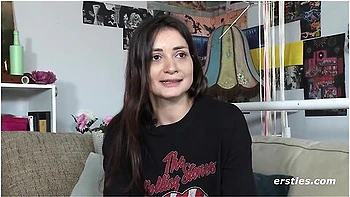 Hot Italian Babe Valentina Uses A Magic Wand On Her Shaved Pussy - Valentina Italian And Valentina Babe videos