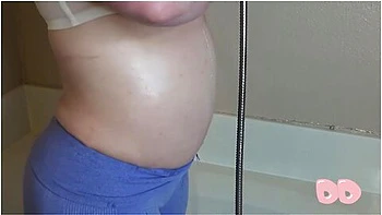 Dennadoll - Massive Shower Hose Chug In Tight Leggings videos