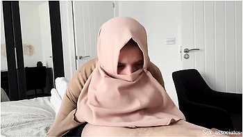 Arab Step Mom Helps To Masturbate Her Stepson With Broken Arms videos