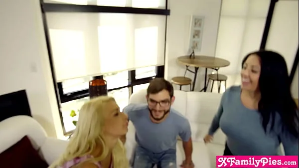 Twerk addiction of stepsister Carmen Caliente got completely out of hand videos