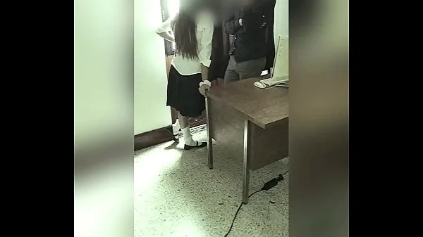 CÁMARA Graba a MAESTRO Y ALUMNA en la Oficina del Colegio! Colegiala Mexicana se DEJA FOLLAR por el PROFE por una MEJOR CALIFICACIÓN! Video Amateur Real! (Segunda Parte) videos