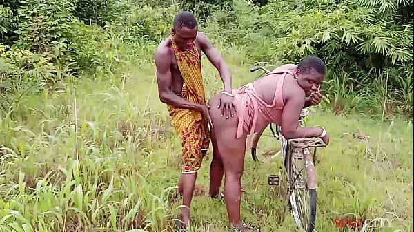 OKONKWO GAVE THE VILLAGE SLAY QUEEN A LIFT WITH HIS BICYCLE, FUCKED HER OUTDOOR videos