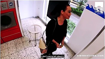 Deutsche Amateure In Casting Agent Fucks 2 German Milfs videos