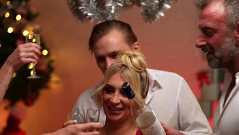 Soraya, 29y, financial advisor and atomic bomb! - Jacquie et Michel TV videos