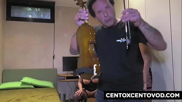 La violinista e la siciliana lo prendono in culo videos