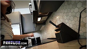 Sarah Taylor Vs. Alexa Payne Full Battle Of The Babes Who Would You videos