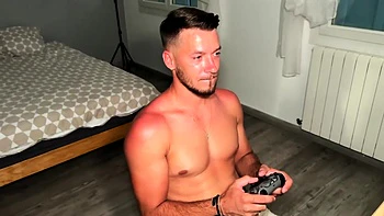 Amanda really likes our Apollo... - Jacquie et Michel TV videos