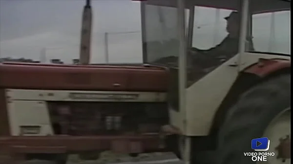 Ces salopes aiment se faire défoncer dans la paille videos