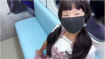 忍不住了第铁上揉她的小豆豆插入小嫩逼 videos