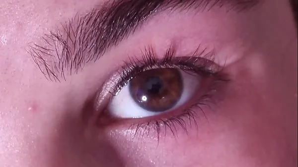 Cum dumpster gets a full cumshot into her open eye | talking videos