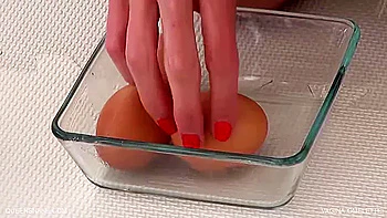 Qs - Pussy Omelette - Fisting Lesbians videos