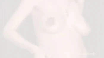 Iviola fingers her hot wet pussy videos