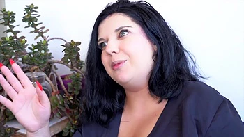 Aurora, 39 years old, passionate about France! - Jacquie et Michel TV videos