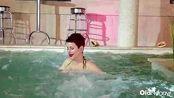 Busty MILF Lisa Pinelli In An Intimate Solo Scene videos