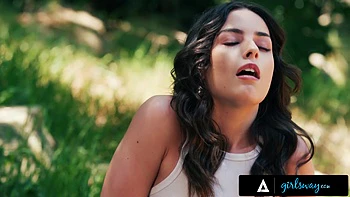 GIRLSWAY - Chanel Camryn Has Romantic Sex With Pretty Scarlett Alexis On Piano - SPANISH SUBTITLES videos