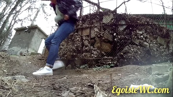 NEW! The beauty wanted to pee unnoticed in the bushes, but we filmed her! Exclusive! videos