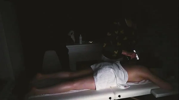 Расслабляющий массаж для обнаженной милашки videos