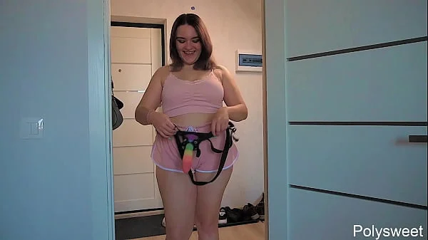 Куколд попросил девушку отсосать курьеру, но потом пожалел об этом videos