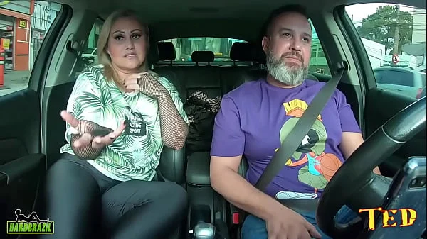 A mulher Ceasa vem com tudo de volta e apronta com os pedrestes pelada no carro - Andressa Sanchez videos