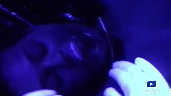 Claudine est une bonne salope qui aime être observé quand elle baise videos