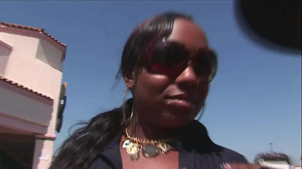 Big booty white BBW gets picked up and fucked for cash videos