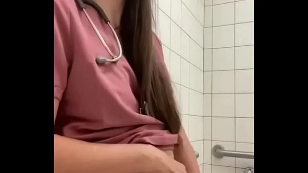 enfermera se masturba en el baño del hospital videos