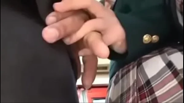 Extraño seduce y coje a colegiala en el bus 1 videos