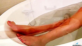 Samantha Snow In Juggy Blonde Stepmom Masturbates In A Bathtub videos