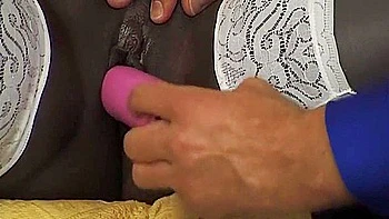 Schwarze In Weissen Strapsen Gefingert videos