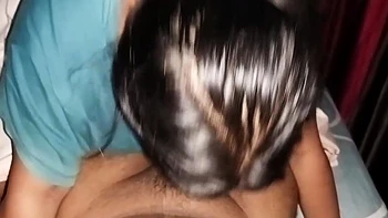 Night Ko Meri Gf Ne Mume Chos Chos Ke Pani Nikal Di Sari videos