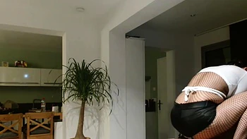 pas eu le temps d aller a la chambre il me baise dans la salle a manger videos