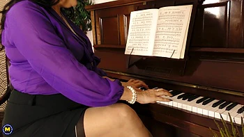 Classic Mature Leia Organa Gets Very Naughty videos