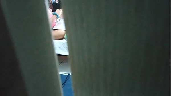 Espiando a mi mamá se masturba y hace videollamada con su novio al final se da cuenta videos