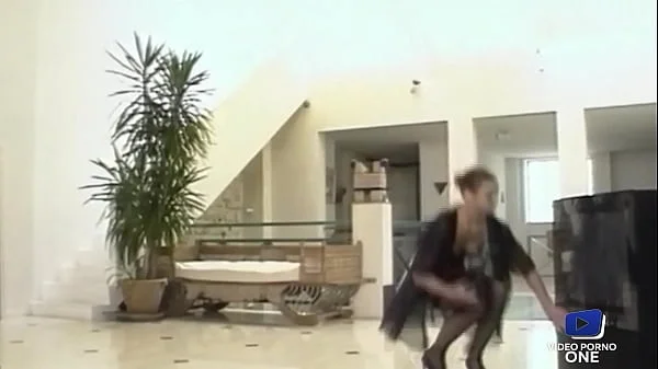 Deborah se fait baiser en regardant Zara se faire dominer par Carole videos