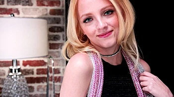 Blonde teen Madison makes love with Kate Bloom videos