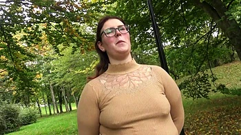 May Thai relaxes in this hot threesome... - Jacquie et Michel TV videos