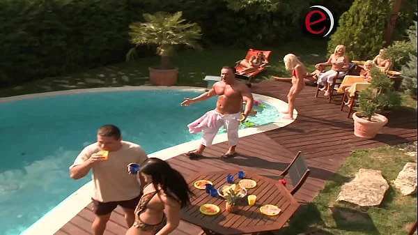 Titus lädt zu einer Party ein  -  Trailer  -  für mehr schaut bei Xvideo-Red ... videos