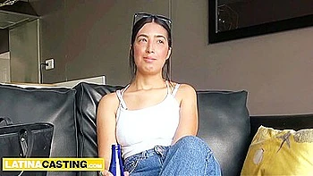 Latinha Gostosa Tomando Leite Da Fonte videos