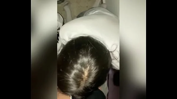 DOS Lindas Estudiantes Mexicanas Compartiendo Verga CHUPÁNDOLA al Mismo Tiempo en el Cuarto del Conserje! Dos Alumnas Calientes en la ESCUELA y un PENE para las Dos! Sexo Casero Amateur! (Segunda Parte) videos