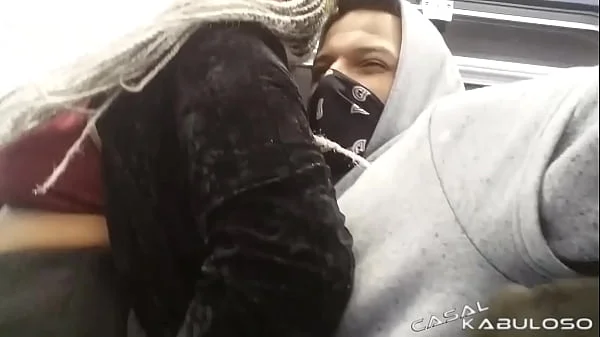 Dando uma rapidinha dentro do metrô - Caah Kabulosa - Vinny Kabuloso videos