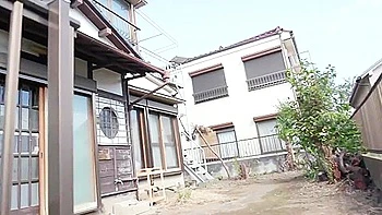 Young Asian Masseuse Wanking An Old Guy videos