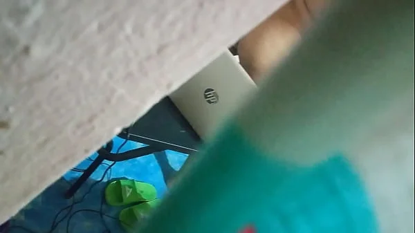 Me gusta ir a casa de mi abuelita porque puedo espiar a mi tía videos