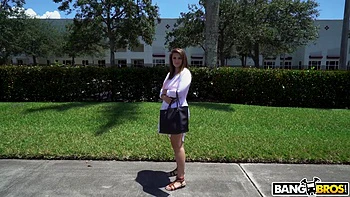 Clout Hungry Chick Gets Dick videos